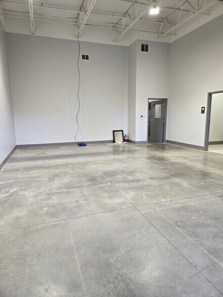 1180 Devin Dr, Norton Shores, MI à louer - Photo du bâtiment - Image 3 de 11