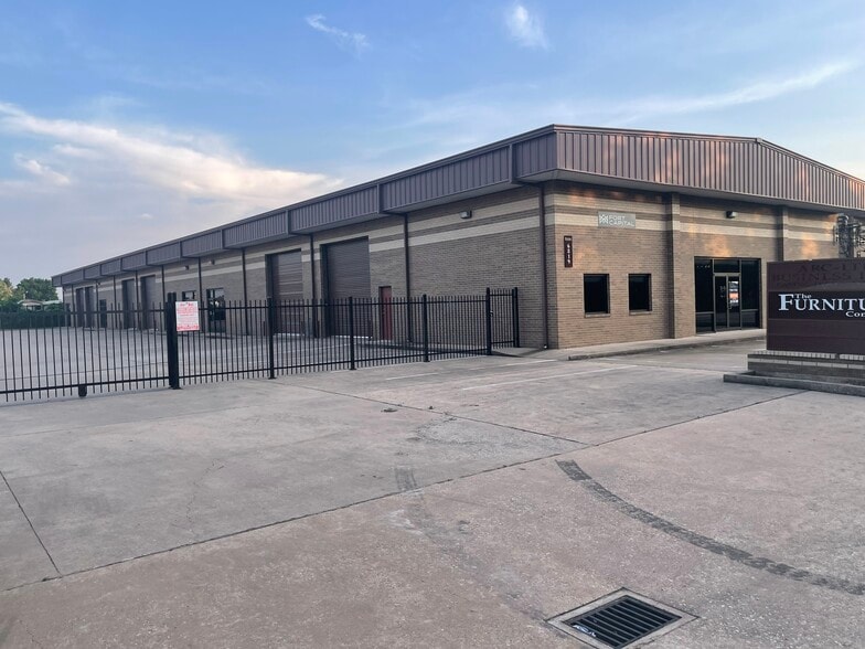 6819 Theall Rd, Houston, TX for sale - Building Photo - Image 1 of 5