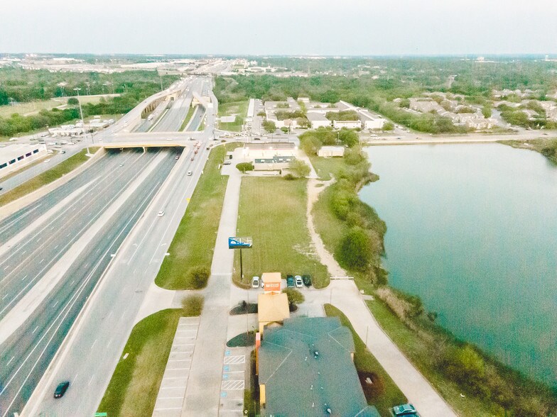 5520 NE Loop 820, Haltom City, TX à vendre - Photo du bâtiment - Image 2 de 10