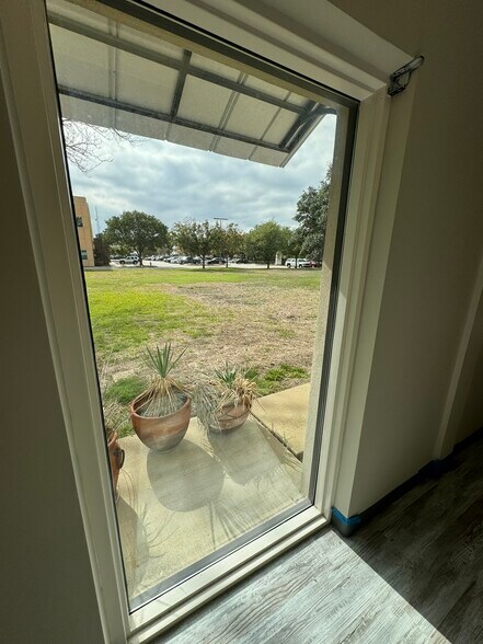 618 Clara Barton Blvd, Garland, TX à louer - Photo du bâtiment - Image 3 de 15