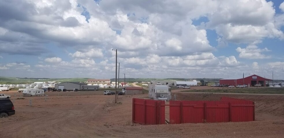 12597 Zoe Rd, Watford City, ND à vendre - Photo du bâtiment - Image 2 de 3