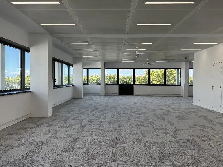 Bureau dans Lyon à vendre - Photo du bâtiment - Image 3 de 9