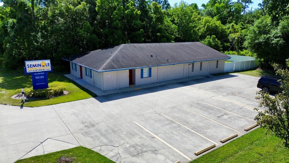 2515 W 25th St, Sanford, FL à louer - Photo du bâtiment - Image 1 de 15