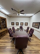 201 E Bridge St, Granbury, TX à louer Photo intérieure- Image 2 de 5