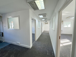 High St, Seal for lease Interior Photo- Image 1 of 2