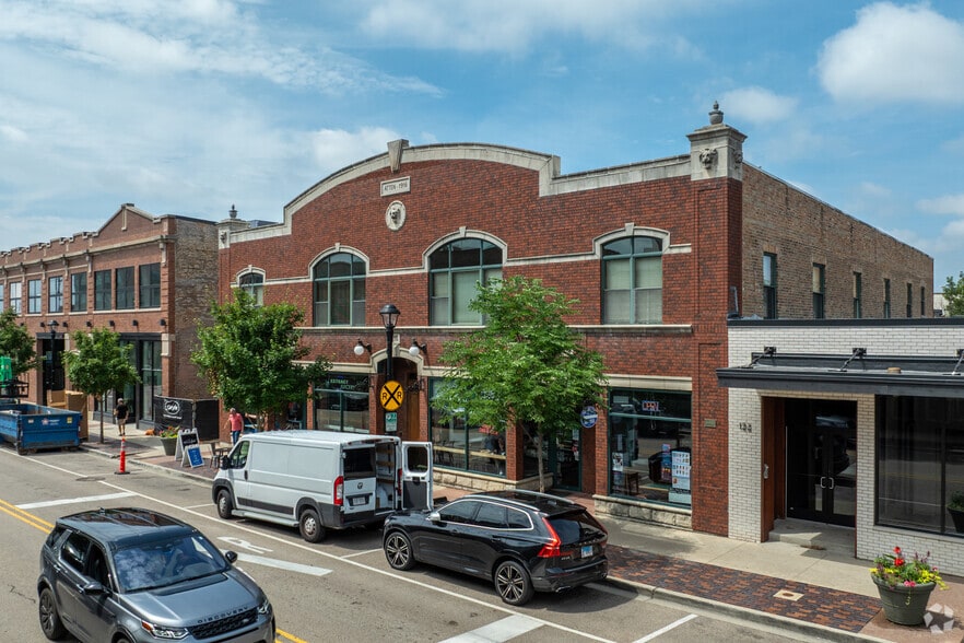 112-120 N Main St, Wheaton, IL for lease - Building Photo - Image 2 of 7