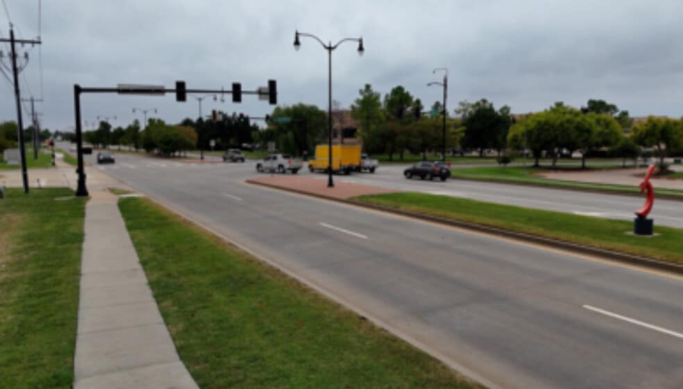 2100 Kelly Ave, Edmond, OK for sale - Building Photo - Image 3 of 9