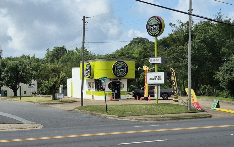 1201 & 1205 Albert Pike Road portfolio of 2 properties for sale on LoopNet.ca - Building Photo - Image 3 of 3