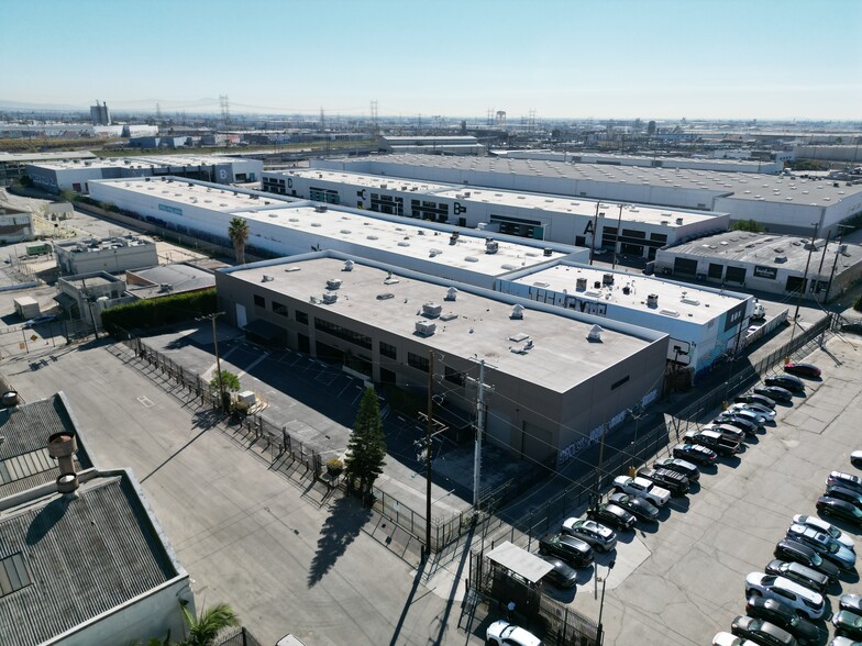 2430-2438 E 11th St, Los Angeles, CA à louer - Aérien - Image 3 de 15