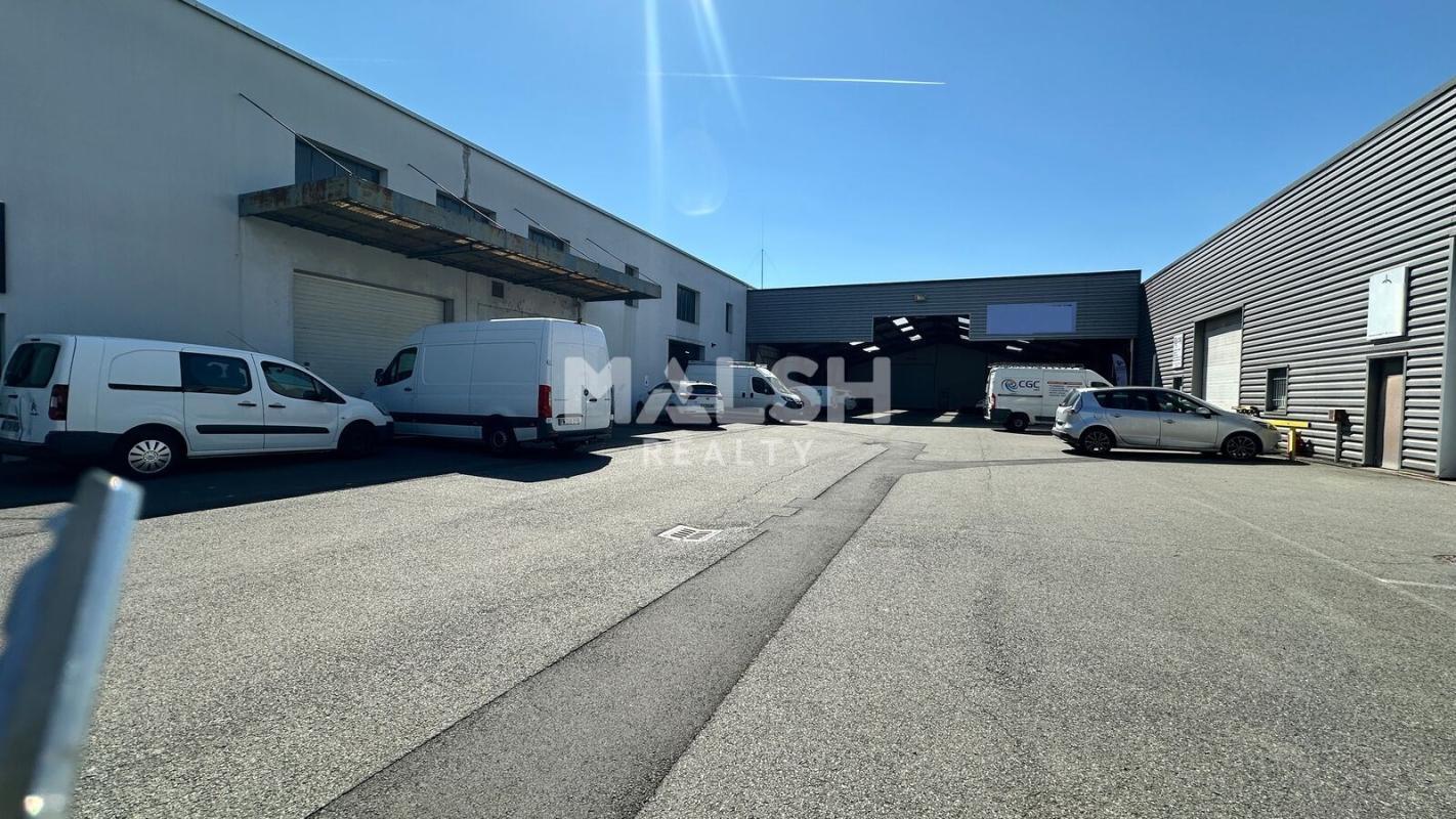Flex in Belleville-en-Beaujolais for lease Building Photo- Image 1 of 19