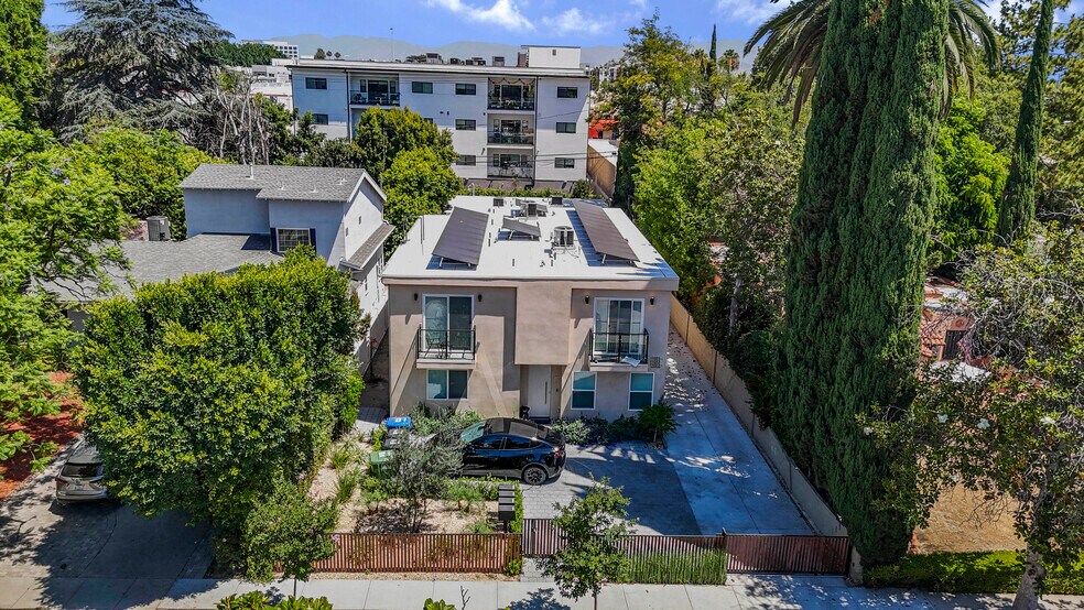 11025 Blix St, North Hollywood, CA à vendre - Photo du bâtiment - Image 1 de 16