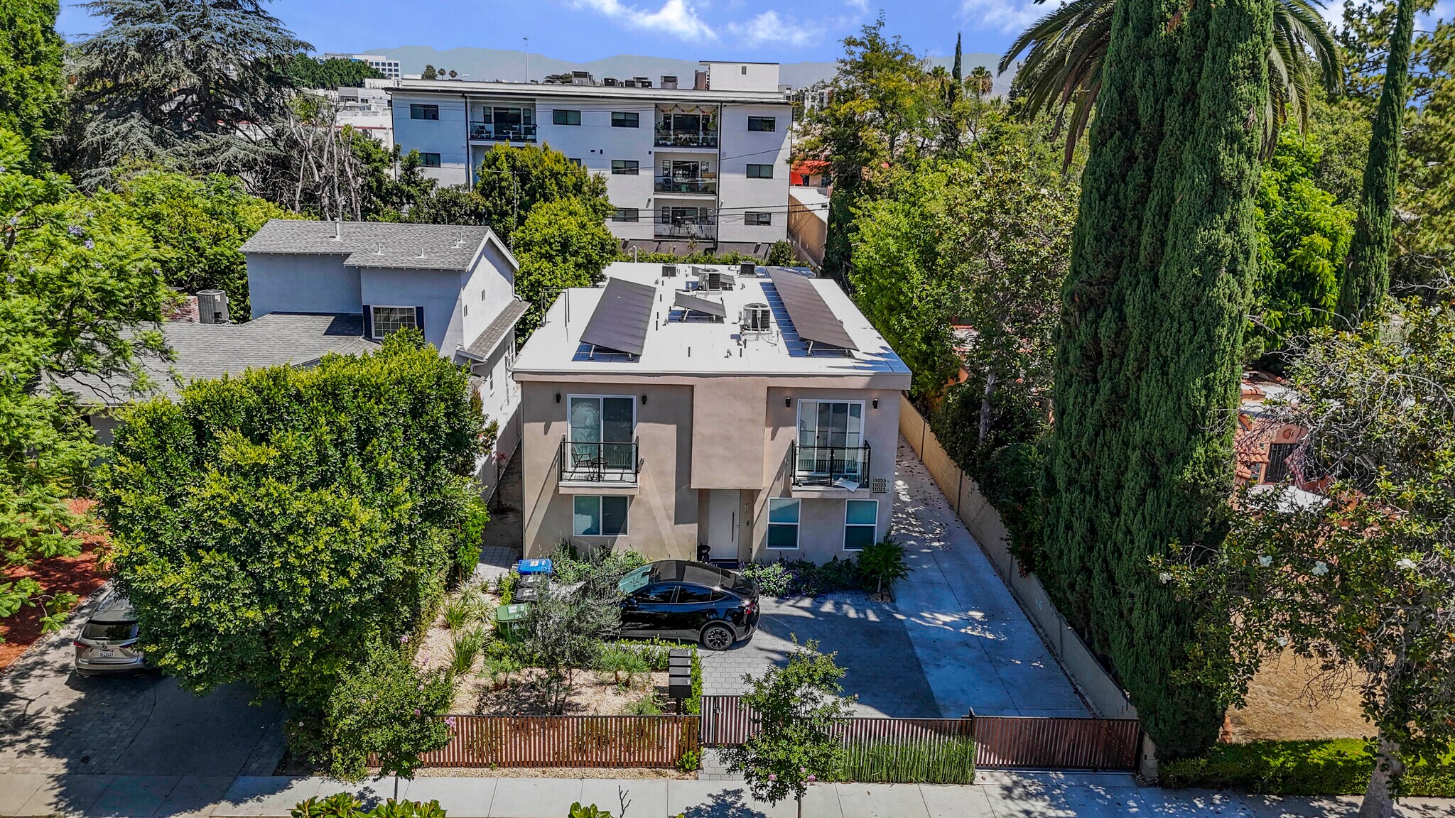 11025 Blix St, North Hollywood, CA à vendre Photo du bâtiment- Image 1 de 17