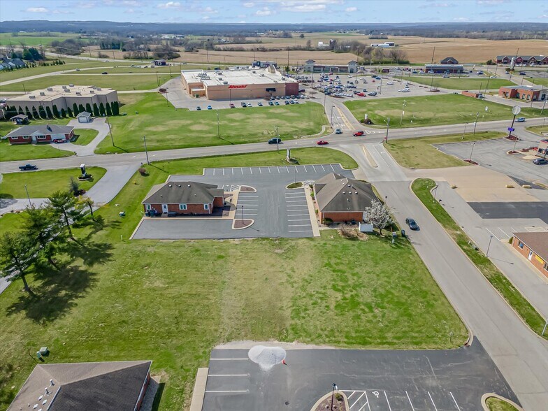 212 Bradford Ln, Waterloo, IL à vendre - Photo du bâtiment - Image 2 de 6