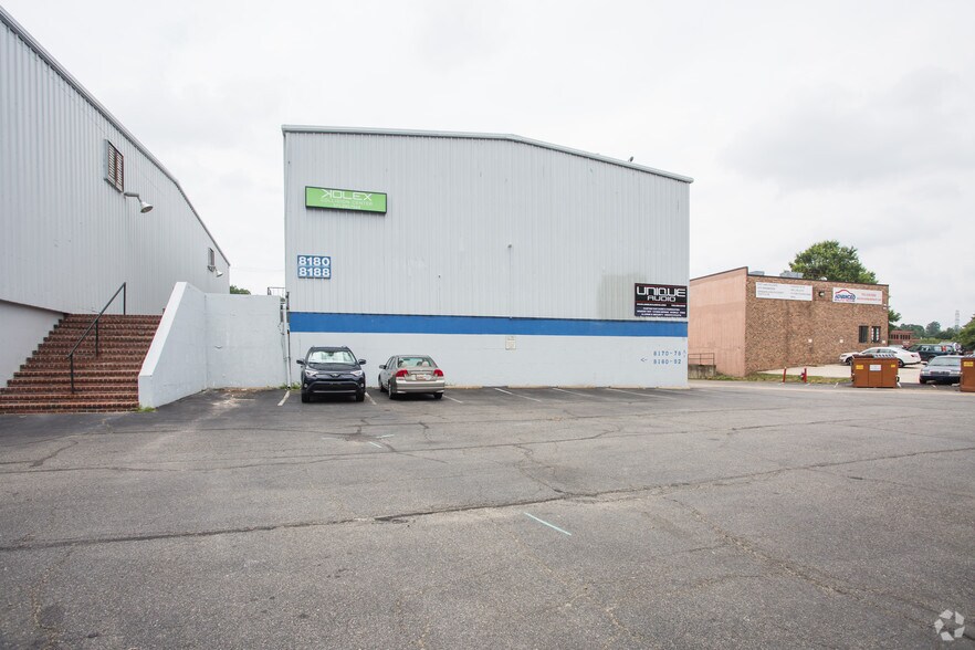 8170-8180 Newington Rd, Lorton, VA à louer - Photo du bâtiment - Image 3 de 5