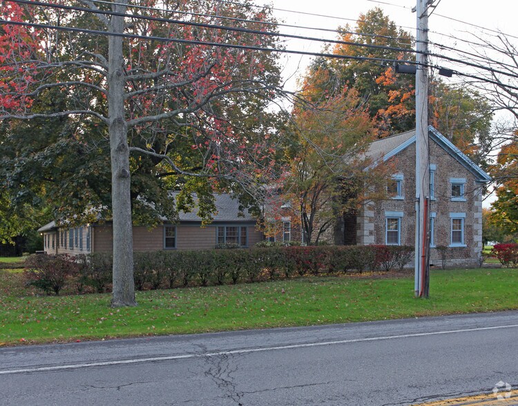 6834 Buckley Rd, North Syracuse, NY à vendre - Photo du bâtiment - Image 2 de 7