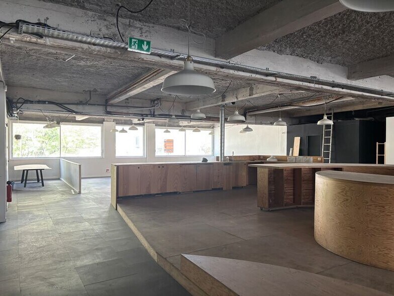 Office in Bordeaux for lease - Interior Photo - Image 3 of 6