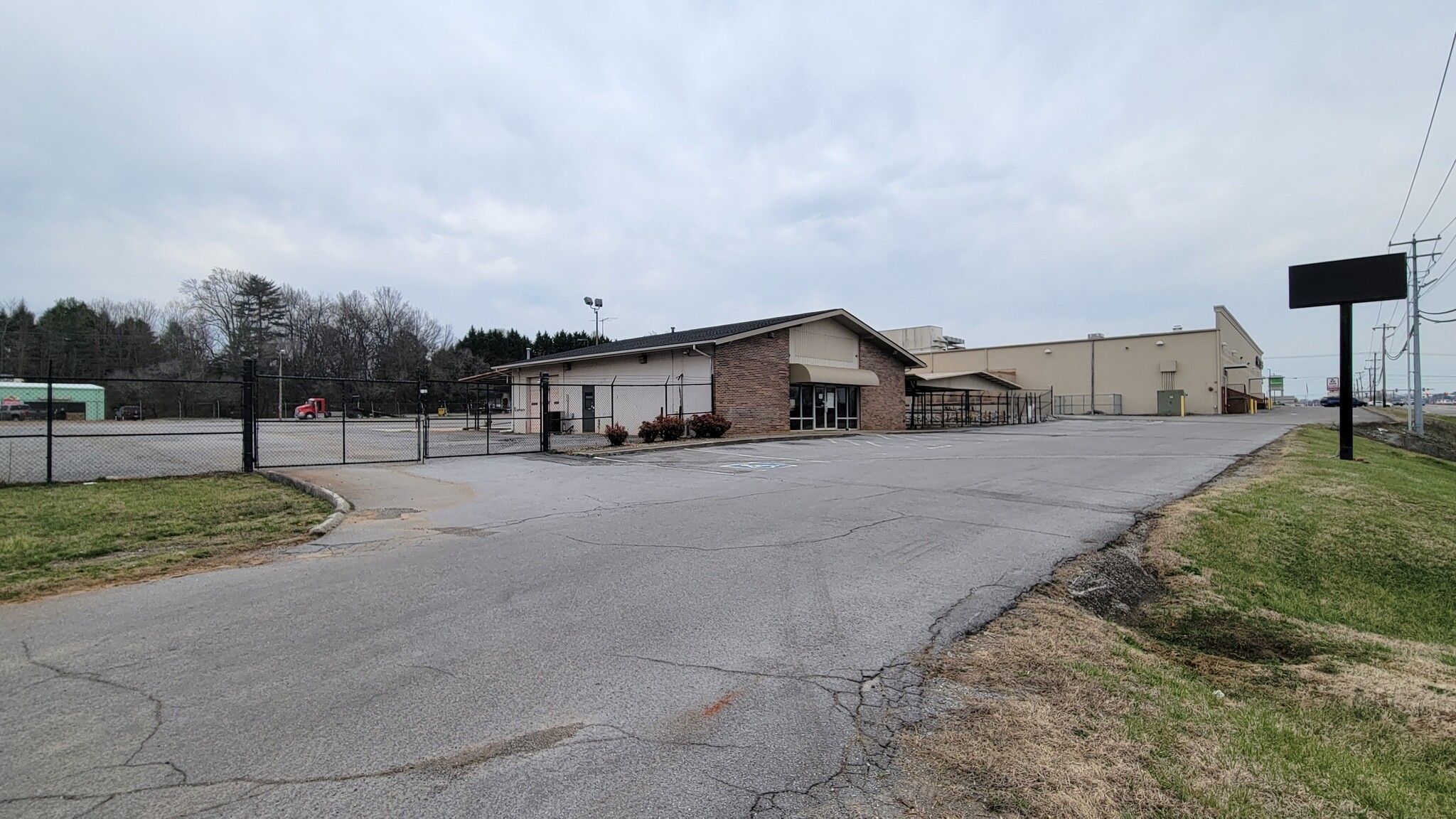 1528 W Broadway Ave, Maryville, TN for lease Primary Photo- Image 1 of 12