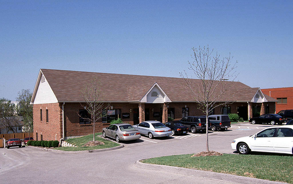 16284-16296 Westwoods Business Park Dr, Ellisville, MO à louer Photo principale- Image 1 de 2