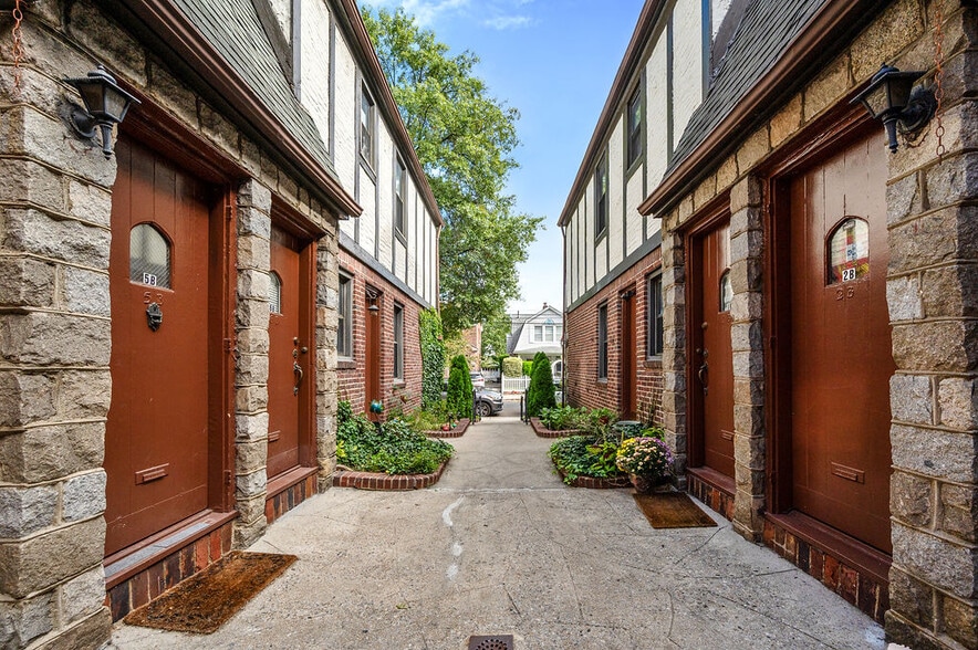 4324 208th St, Bayside, NY for sale - Building Photo - Image 2 of 15