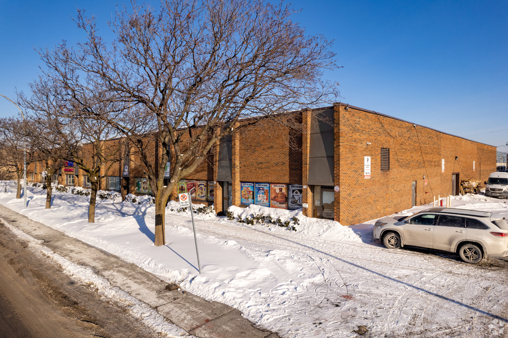 7729-7735 Rue Valdombre, Saint-leonard, QC for sale Primary Photo- Image 1 of 5