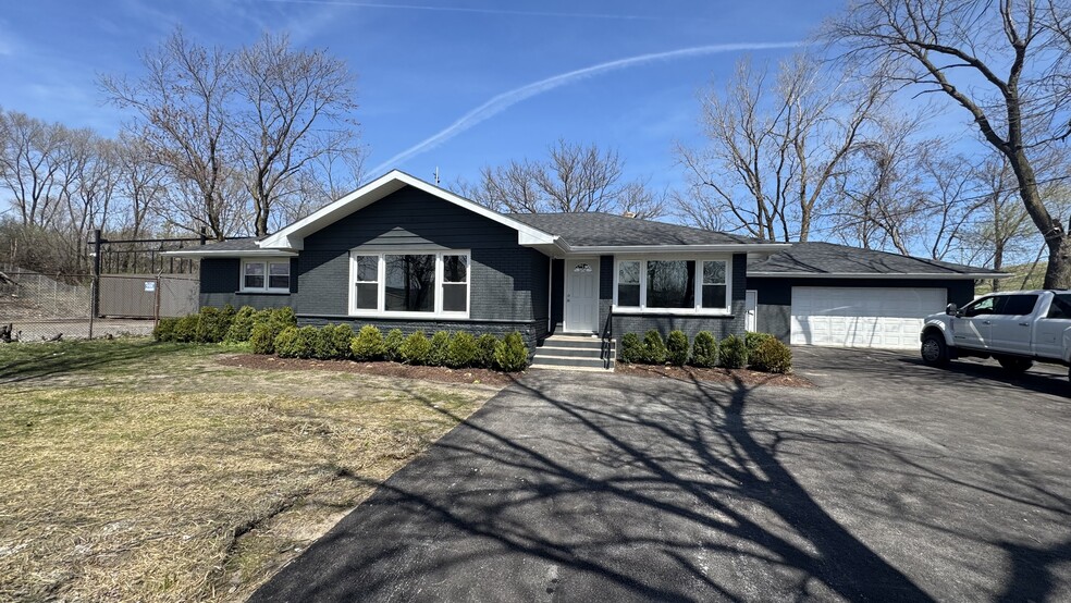 956 E 138th St, Chicago, IL for lease - Building Photo - Image 1 of 17