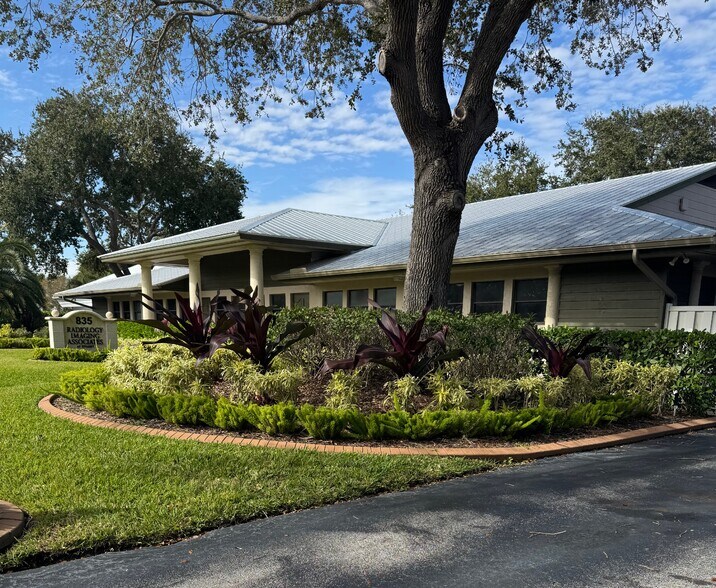 835 SE Osceola St, Stuart, FL à vendre - Photo du bâtiment - Image 2 de 15