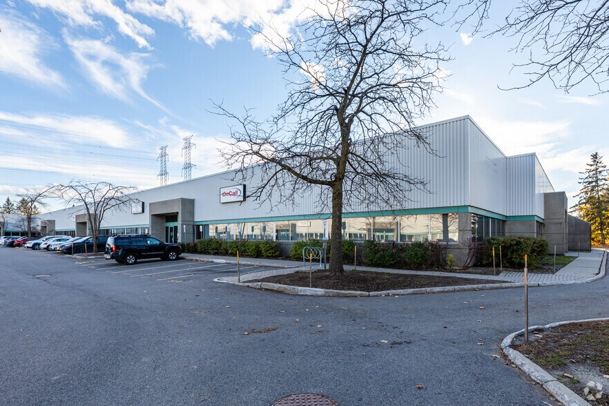 2405 St Laurent Blvd, Ottawa, ON à louer - Photo du bâtiment - Image 2 de 6