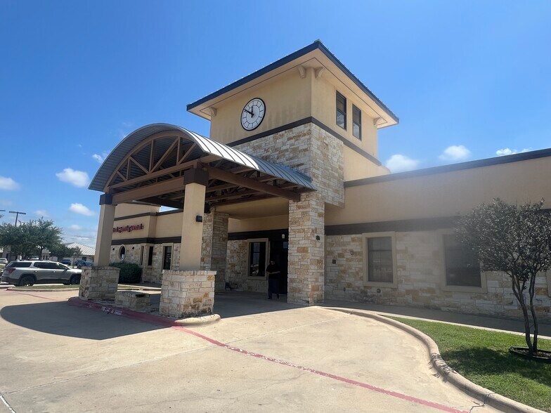 3202 S W S Young Dr, Killeen, TX à louer - Photo du bâtiment - Image 2 de 36