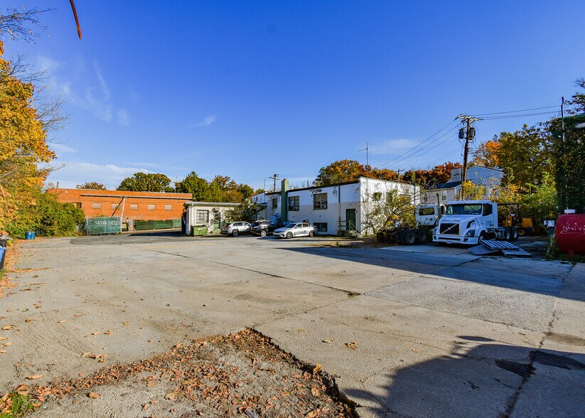 212 Van Buren St NW & 6500 Blair Rd NW portefeuille de 2 propriétés à vendre sur LoopNet.ca - Photo du bâtiment - Image 2 de 13