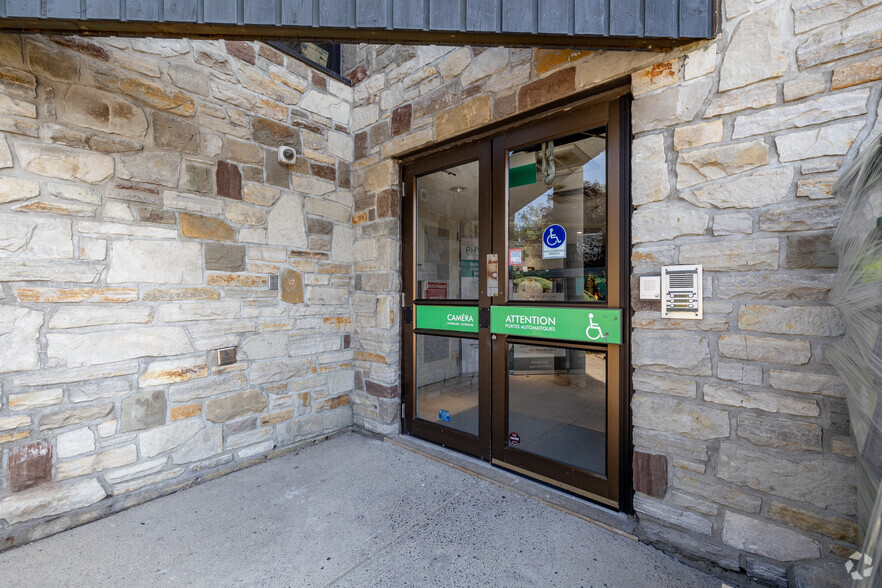 15000 Boul De Pierrefonds, Pierrefonds, QC à louer - Photo du bâtiment - Image 3 de 4