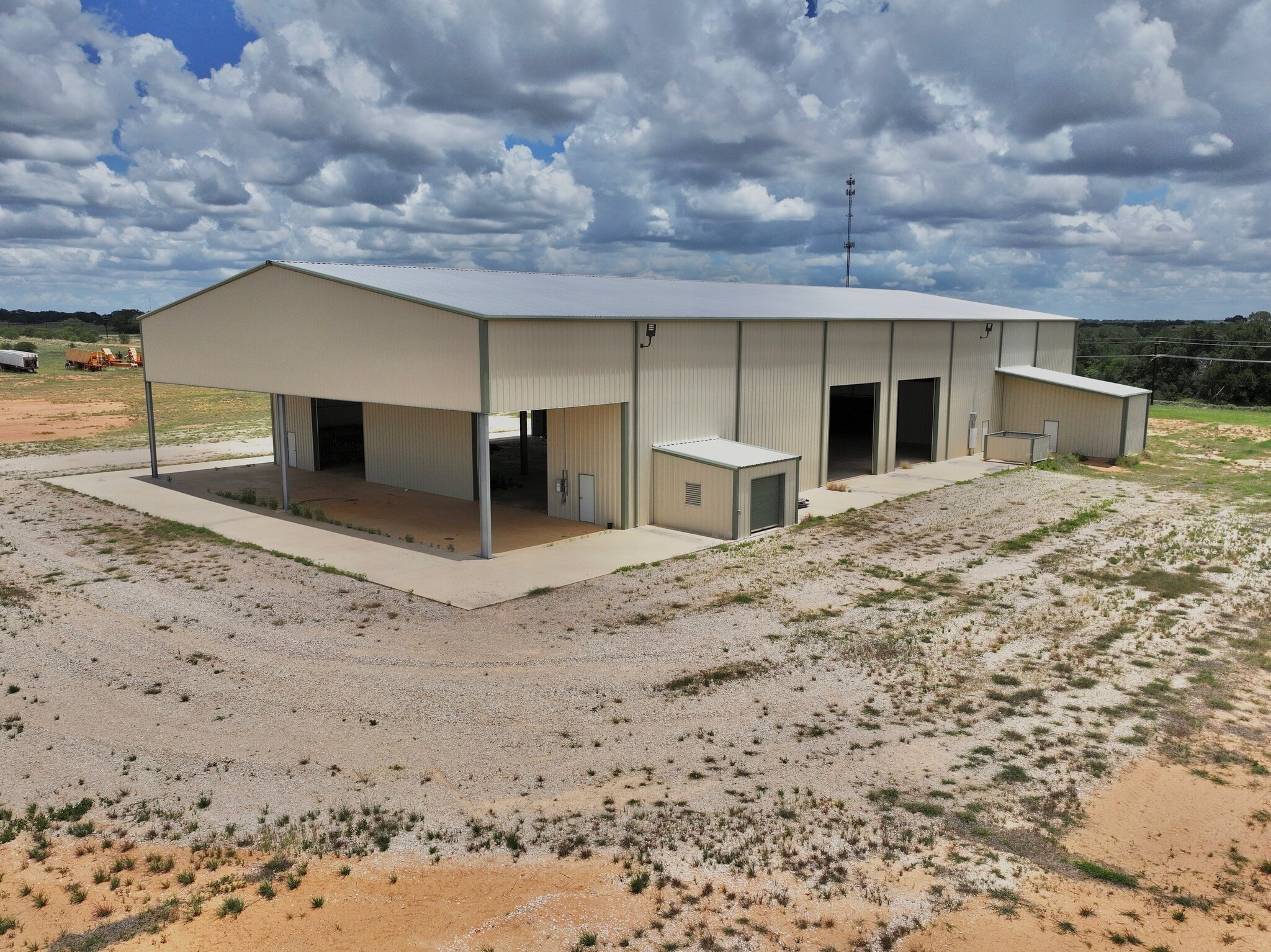 7836 Old Campbellton Rd, Pleasanton, TX for sale Primary Photo- Image 1 of 30