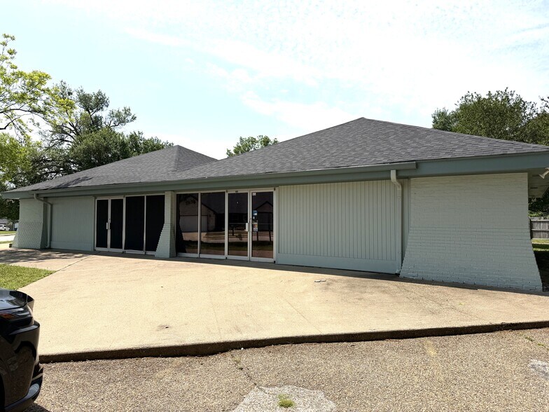 406 Lindsey Ln, Athens, TX à vendre - Photo du bâtiment - Image 2 de 9