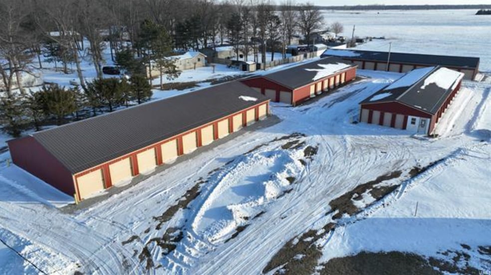 15 E Indian Hills Rd, Winamac, IN for sale - Primary Photo - Image 1 of 2