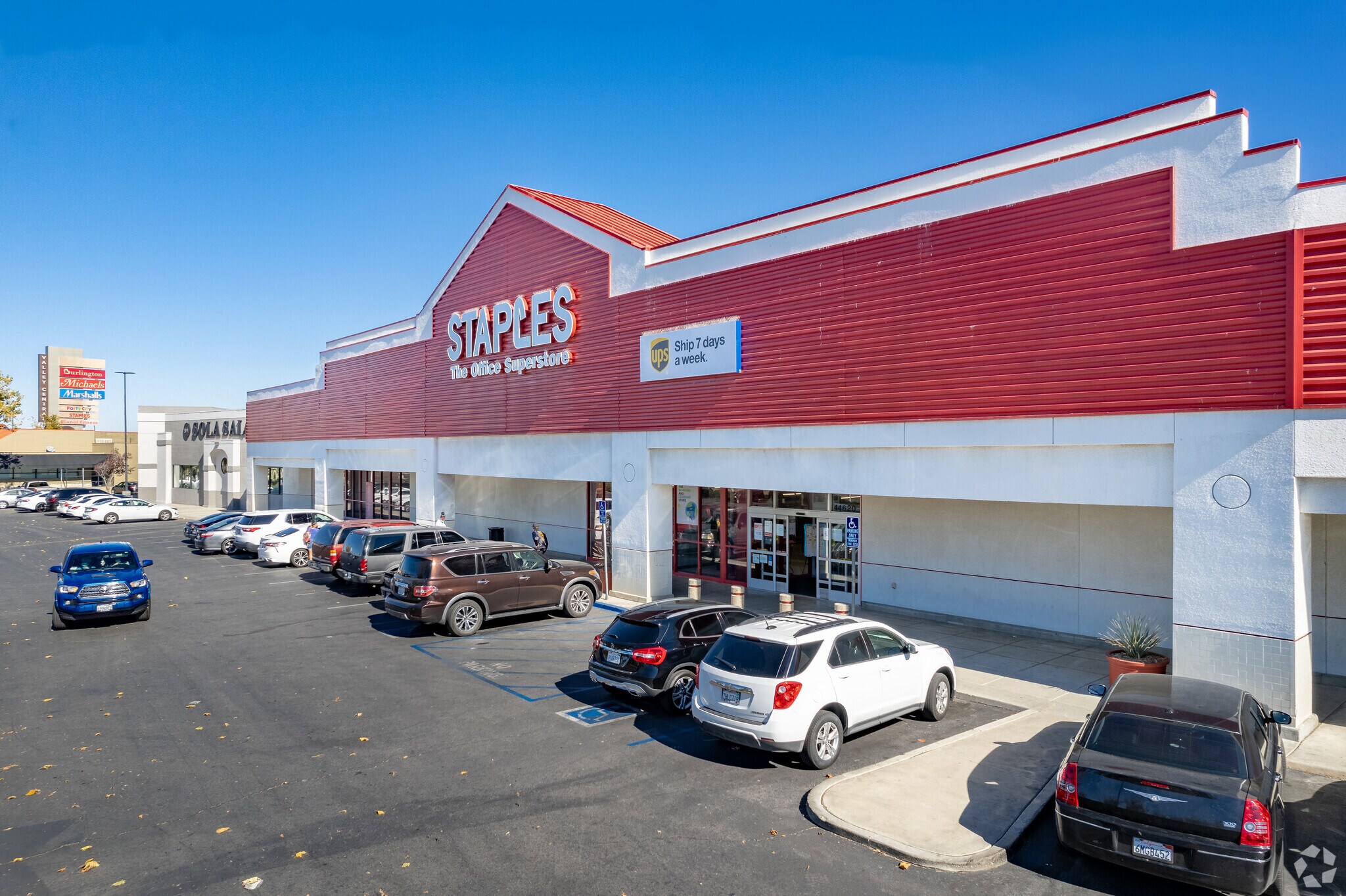 44616-44650 Valley Central Way, Lancaster, CA à vendre Photo principale- Image 1 de 1