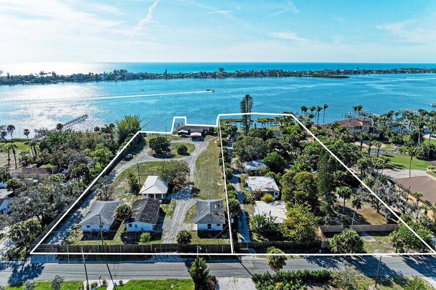 1645 Bayshore Rd, Nokomis, FL à vendre - Photo du bâtiment - Image 2 de 23