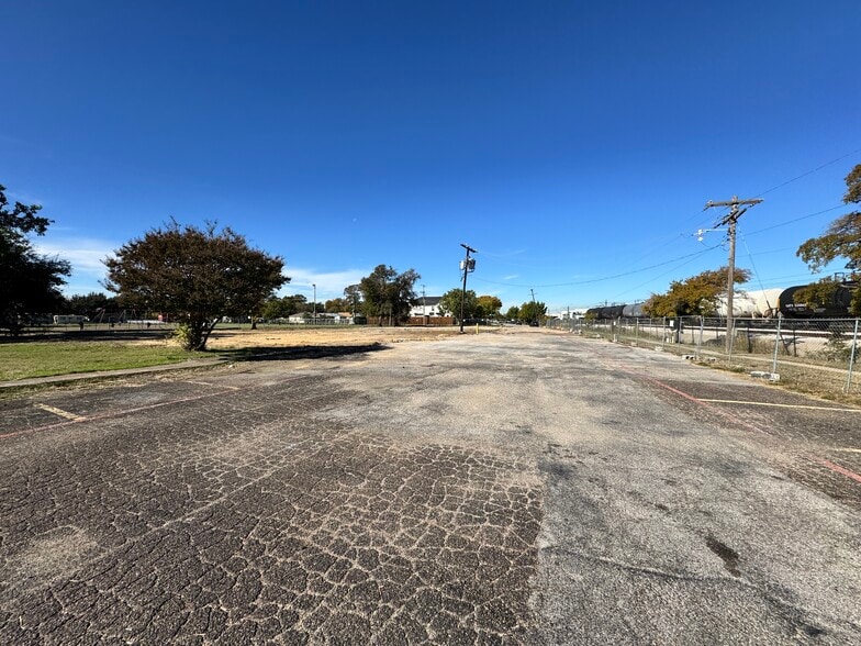 7715 Denton Dr, Dallas, TX for sale - Building Photo - Image 2 of 5