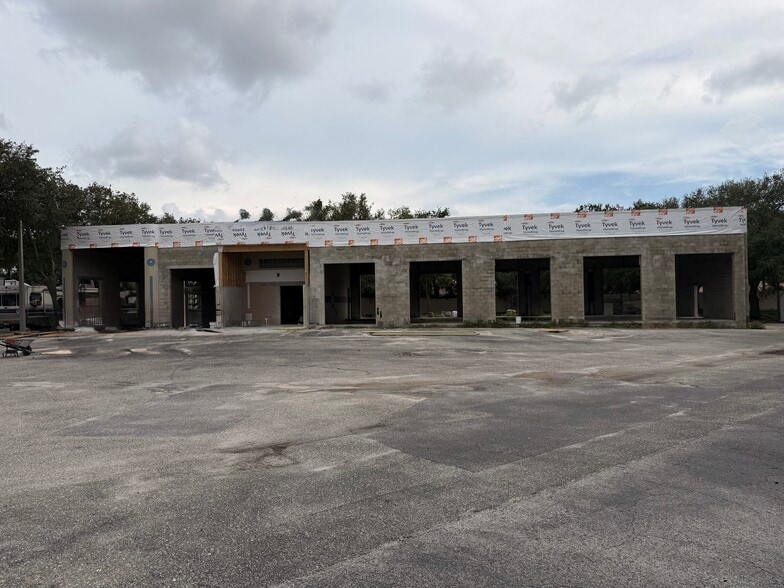 335 Commercial Ct, Venice, FL à louer - Photo du bâtiment - Image 3 de 3