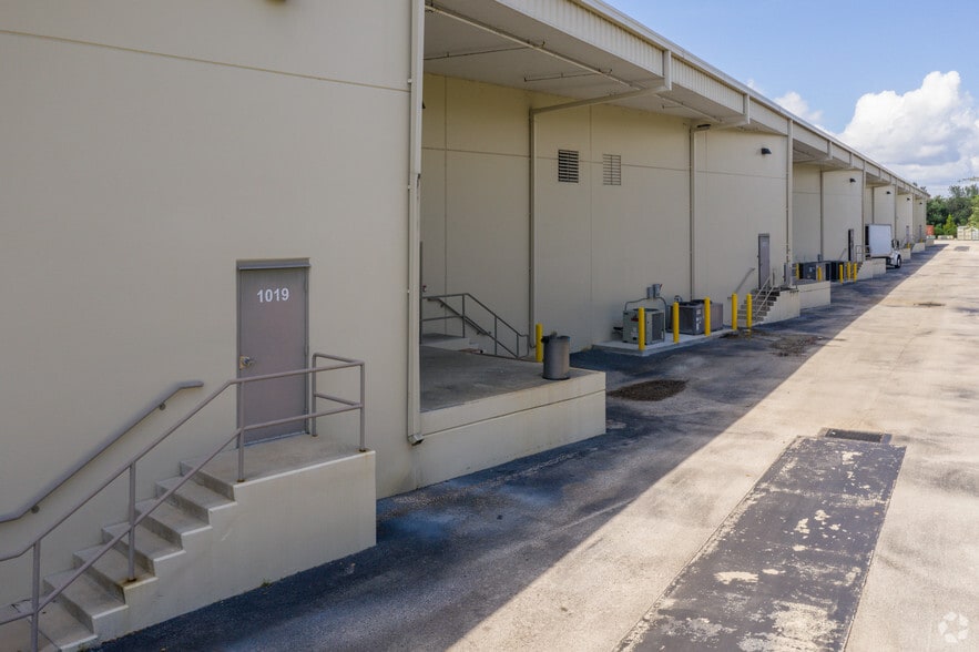 5707 Dot Com Ct, Oviedo, FL for lease - Building Photo - Image 2 of 6