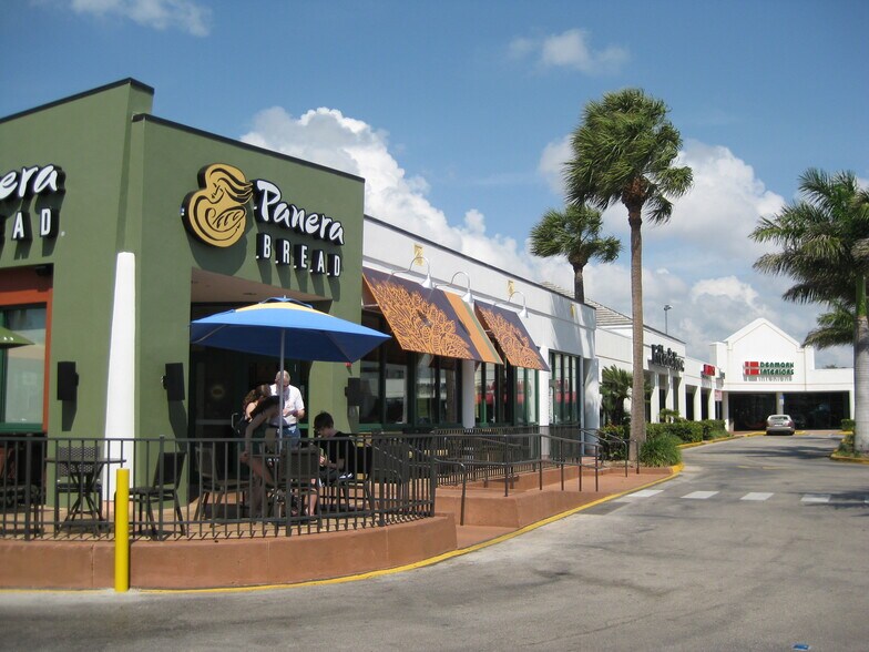 2100-2184 Tamiami Trl N, Naples, FL à louer - Photo du bâtiment - Image 2 de 8