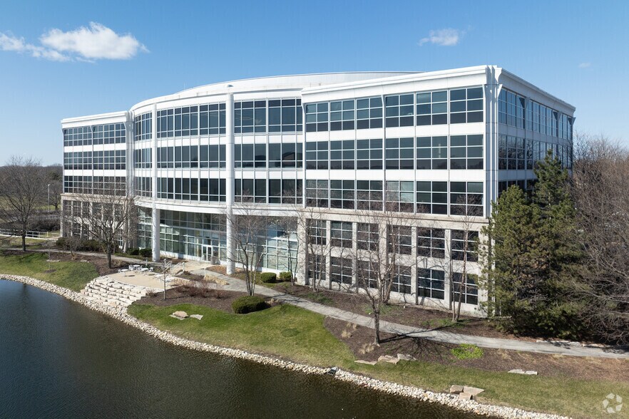 9 Parkway Blvd N, Deerfield, IL à louer - Photo du bâtiment - Image 2 de 8