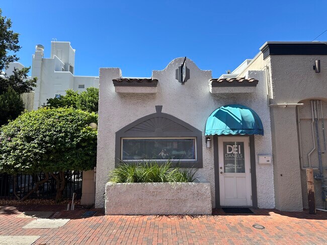 Plus de détails pour 1408 Bayview Ct, Fort Myers, FL - Commerce de détail à vendre