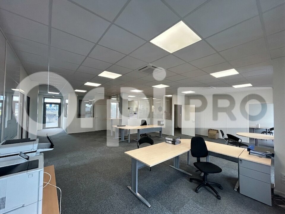 Office in Belleville En Beaujolais for lease Building Photo- Image 1 of 7