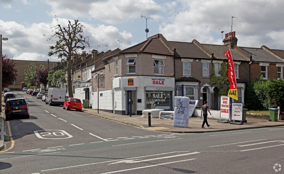 238 Woolwich Rd, Londres à louer - Photo principale - Image 1 de 2