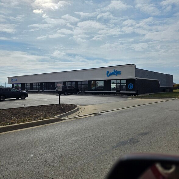 1006 Jc Pky, Bloomington, IL à louer - Photo du bâtiment - Image 2 de 5