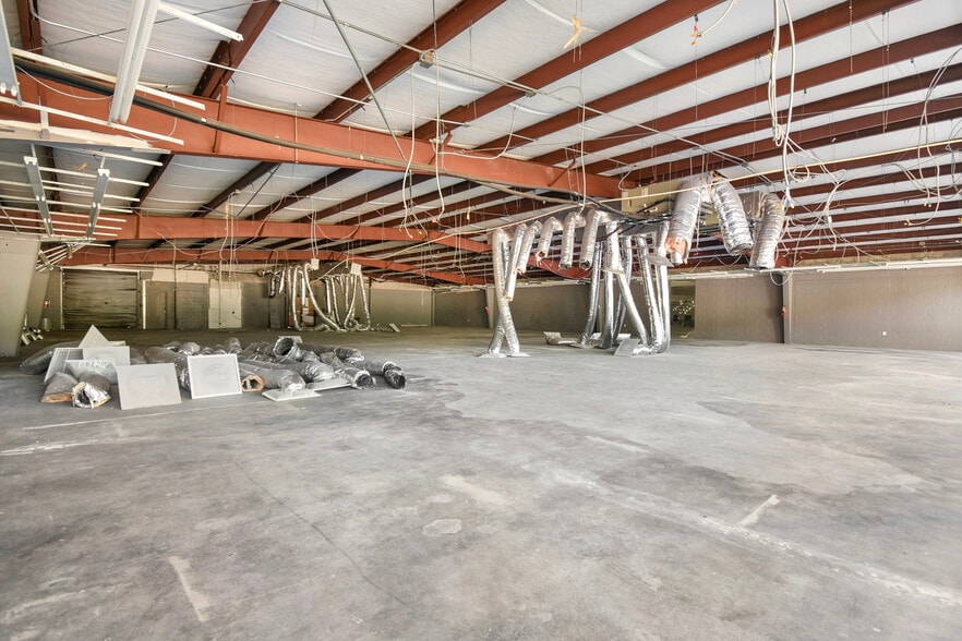 5953 Roosevelt Blvd, Jacksonville, FL à vendre - Photo du bâtiment - Image 3 de 16