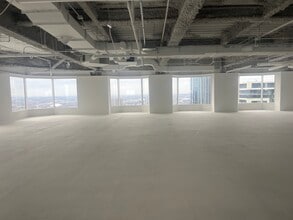 425 S Financial Pl, Chicago, IL for lease Building Photo- Image 2 of 4