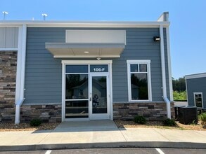 106 Commerce Center Loop, Mooresville, NC à louer Photo du bâtiment- Image 1 de 11