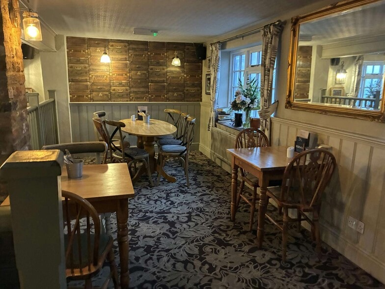 Monkton Heathfield Rd, Taunton for sale - Interior Photo - Image 3 of 12