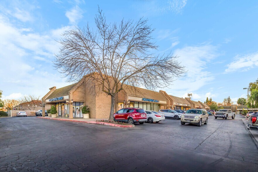 2745-2787 W Shaw Ave, Fresno, CA à louer - Photo du bâtiment - Image 2 de 13