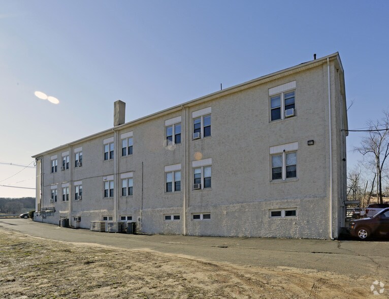 300 Buckelew Ave, Jamesburg, NJ à vendre - Photo du bâtiment - Image 3 de 3